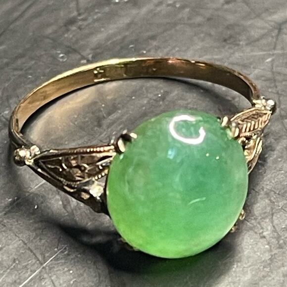 Vintage 10K Gold and Jade Ring Size 5.5 - Picture 2 of 4